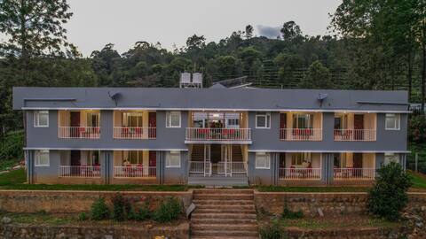 Silver Haven - 8 BR Villa with Balcony, Views