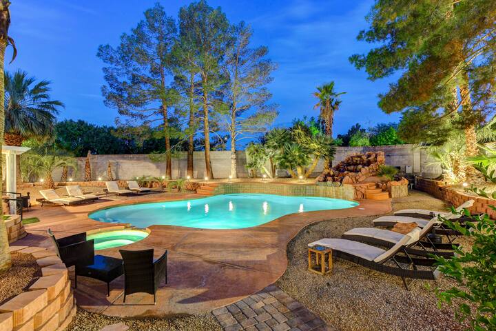 Super Private Vegas Oasis! Close to the Strip!0:) gallery image 4