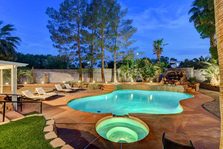 Super Private Vegas Oasis! Close to the Strip!0:) gallery image 5