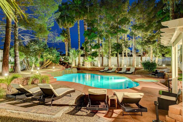Super Private Vegas Oasis! Close to the Strip!0:) gallery image 3