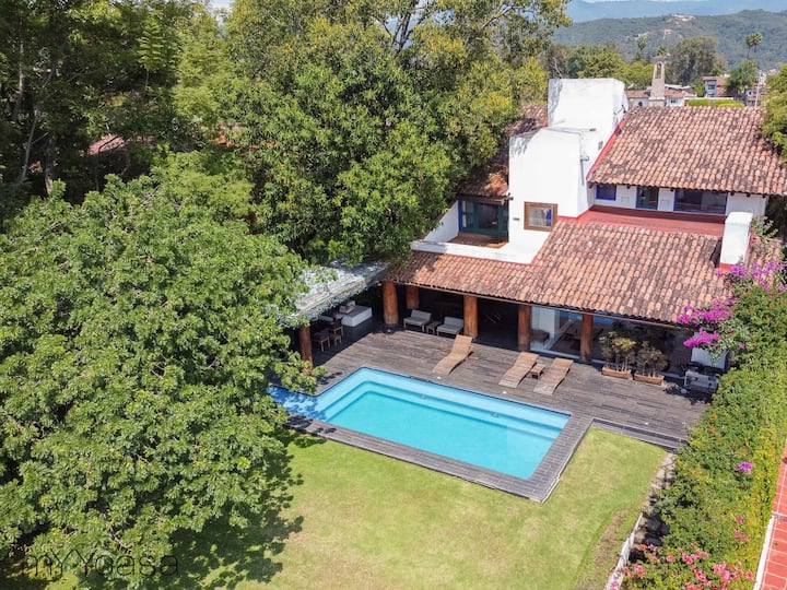 Spacious and Spectacular House in Valle de Bravo Houses for Rent in