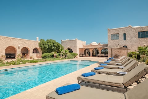 Successful Airbnb property: Villa Aruba - Staff and Heated Pool in Ounagha