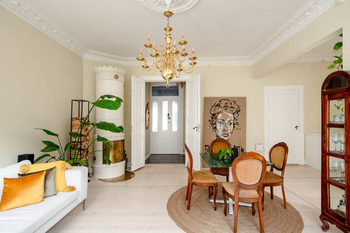 Classical City Central Apartment. 2 Bedroom. gallery image 4