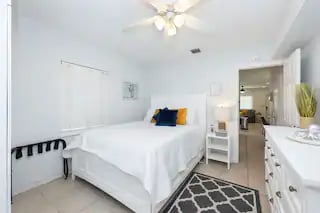 חדר שינה 2 = מיטת קווין הכי קרובה לחדר בפלורידה