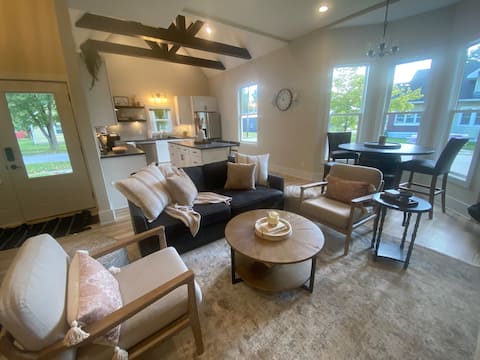 Large Group Bungalow Sleeps 15, Newly Renovated