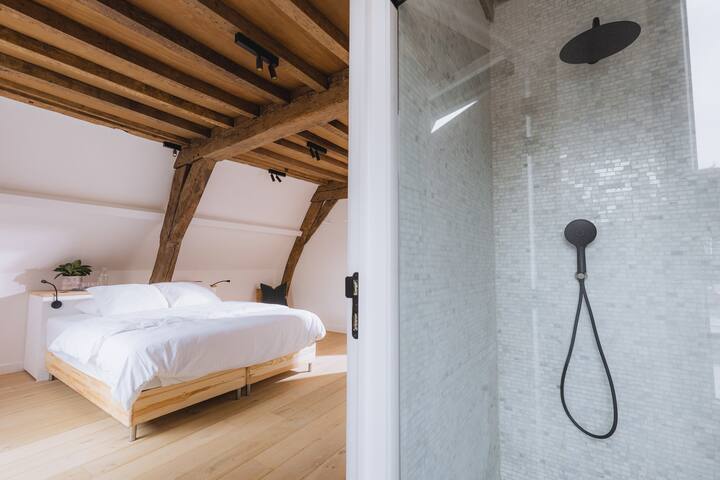 Kozy Home · Spacious Luxurious home gallery image 4