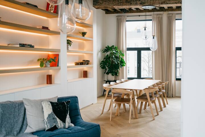 Kozy Home · Spacious Luxurious home gallery image 2