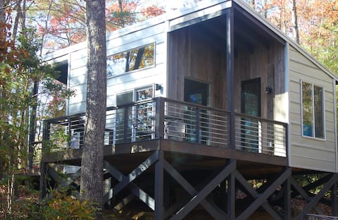 Popular Airbnb listing: Unique cottage in the trees in Brevard