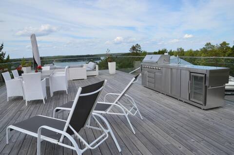 Better than a hotel, two villas, the pictures speak!