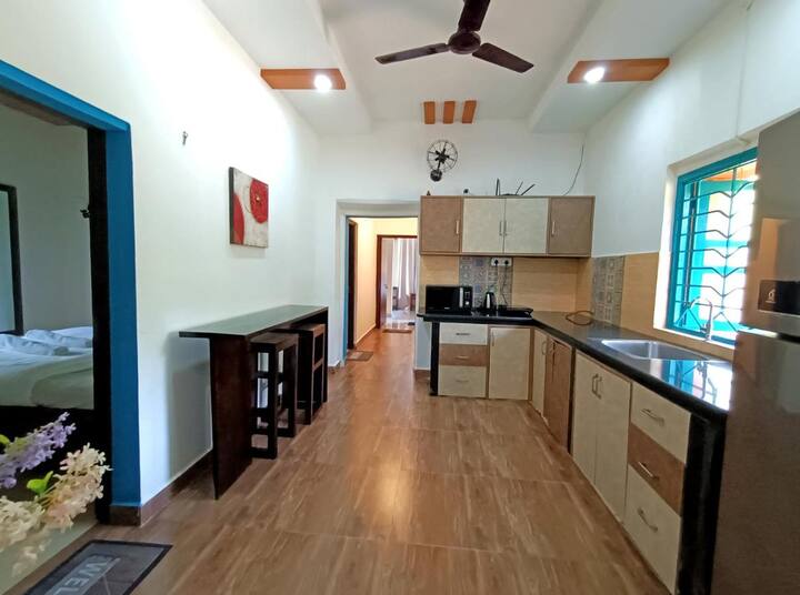 Full kitchen image 2