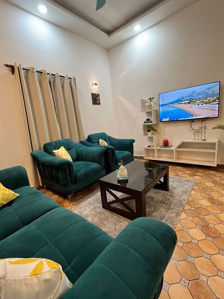 Living room image 6