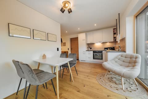 Modern mountain-view apartment