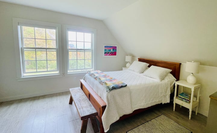 חדר שינה עם נוף.