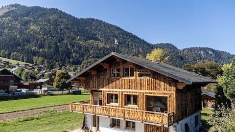 Luxury Alpine Chalet with Sauna & Hot Tub