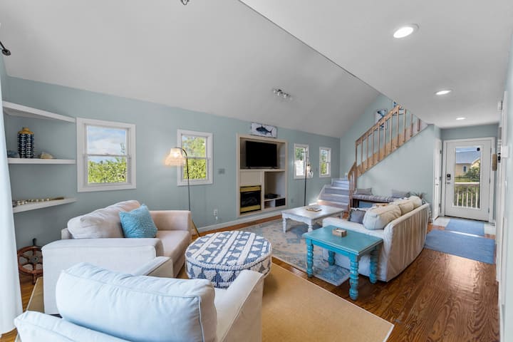 Modern Frisco Home Close To Beach, Hot Tub + Views - Hatteras Island, NC