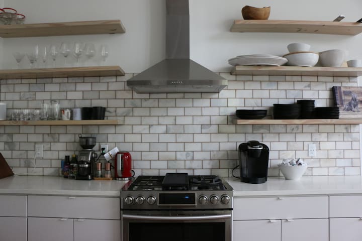 East Nashville Modern Home- 5 Minutes to Downtown! gallery image 4