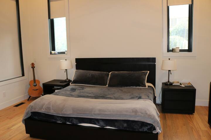 East Nashville Modern Home- 5 Minutes to Downtown! gallery image 5