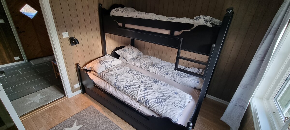 غرفة النوم الملحقة (سرير عائلي 150 × 200/75 × 200)