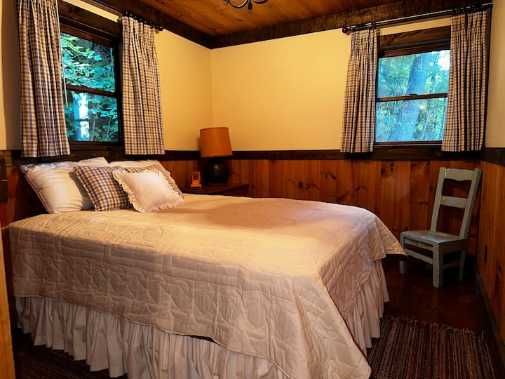 Მეორე სართული, საძინებელი.  