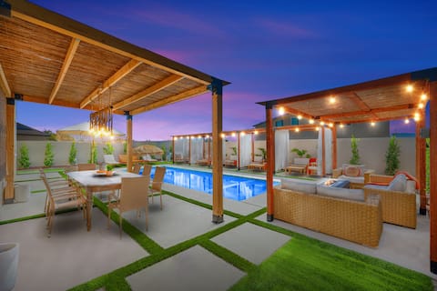 Desert Dreamland-Your Coachella Escape Oasis