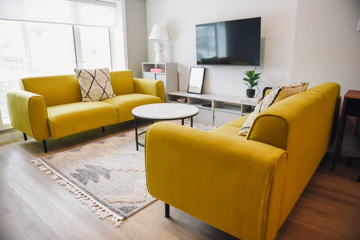 Gorgeous & Unique 5 Bed & 2.5 Bath New Townhouse gallery image 3