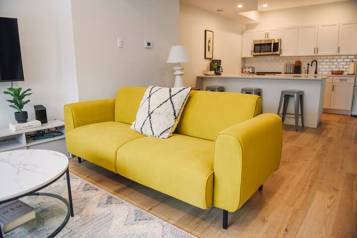 Gorgeous & Unique 5 Bed & 2.5 Bath New Townhouse gallery image 4