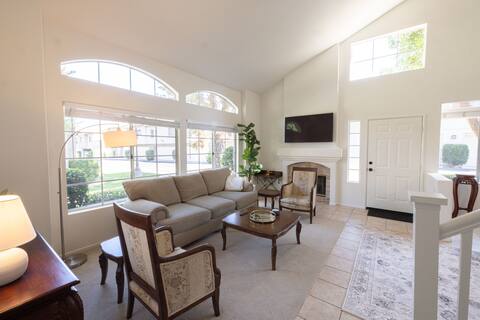 Cozy sunlit 3 bed 3 bath townhome in Aliso Viejo