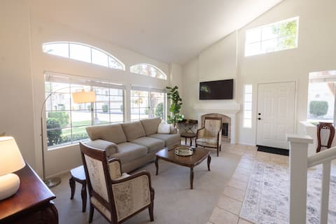 Cozy sunlit 3 bed 3 bath townhome in Aliso Viejo