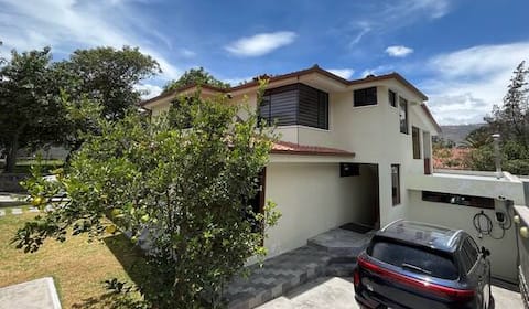 Cozy Apartment in the Middle of the World!