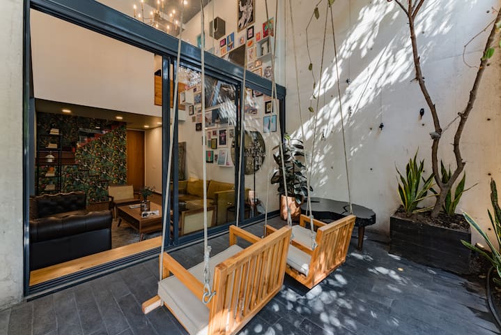 La Condesa Oasis: Big House, Beautiful Terrace gallery image 2