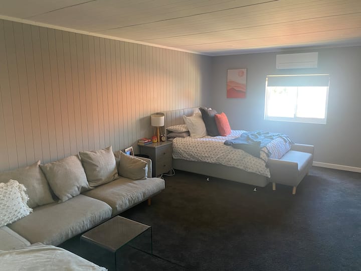 غرفة النوم الرئيسية