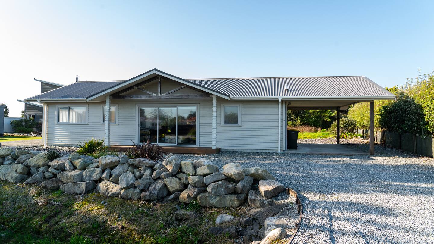 Beach And Glow Worm Getaway, Hokitika, West Coast. 1