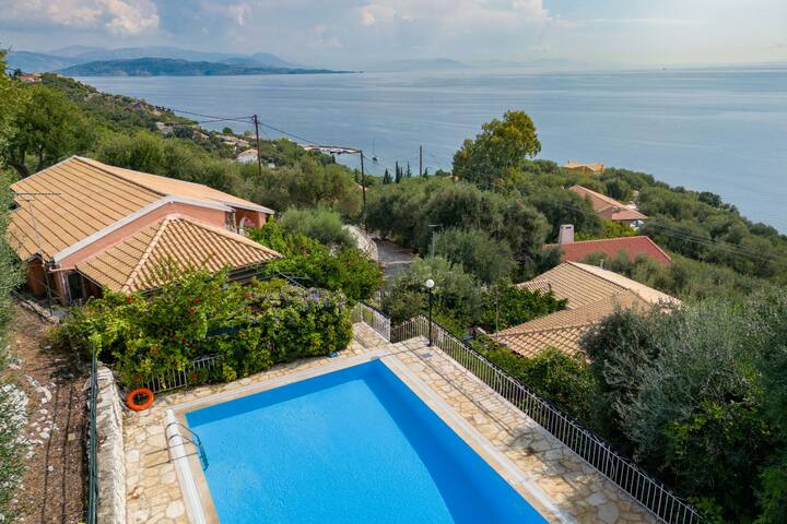 Villa Nafsika: Stunning views, private pool, WiFi