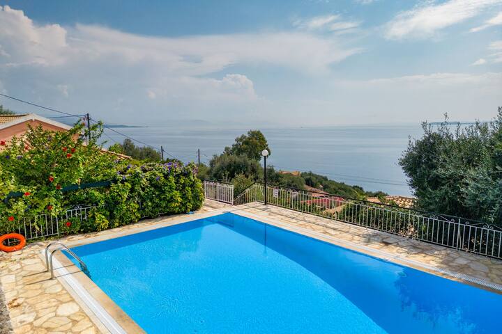 Villa Nafsika: Stunning views, private pool, WiFi