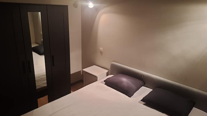 ห้องนอนพร้อมเตียงคู่ขนาด 180X200 ซม.