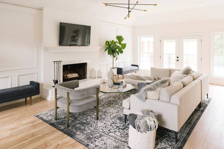 Poolside Paradise, West Elm Magazine Featured gallery image 2