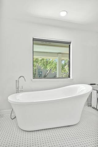 Poolside Paradise, West Elm Magazine Featured gallery image 5