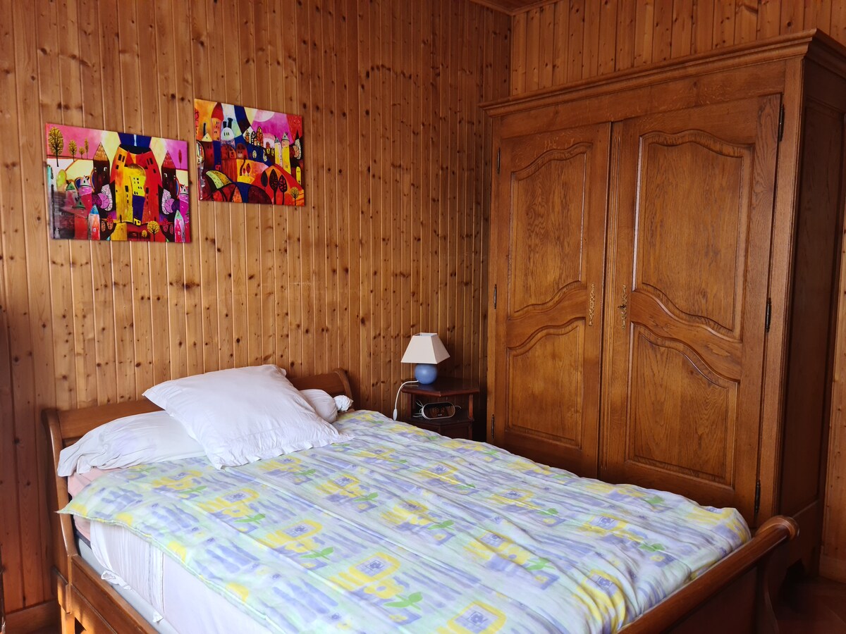 غرفة نوم 4 بسرير 120