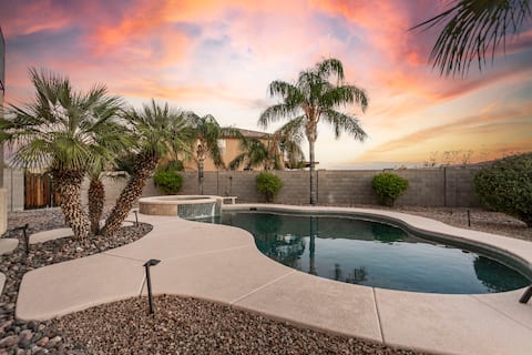 Gorgeous home w/large backyard- Pool, BBQ, Spa!