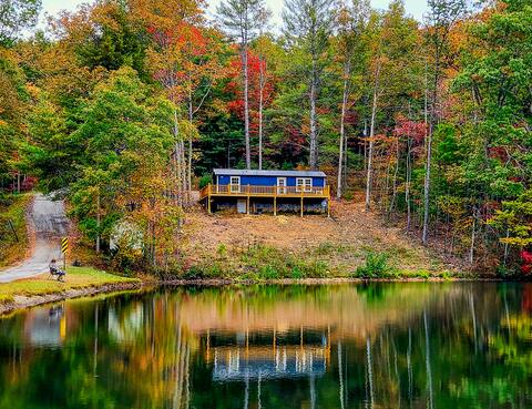 Blue Bliss Lakefront Cabin