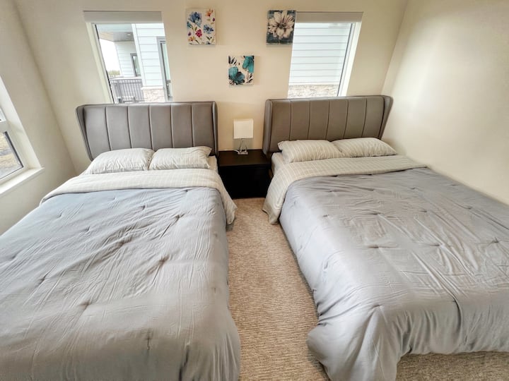 Tercer dormitorio con dos camas tamaño queen.