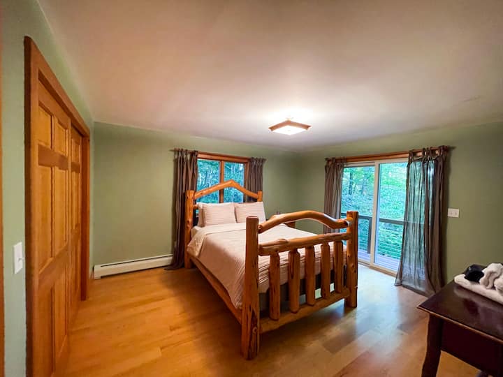 سرير كوين ؛ شرفة خاصة