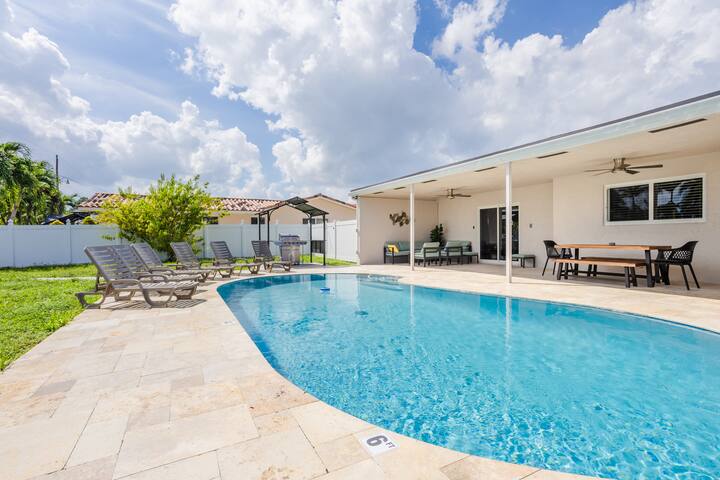 Amazing 5BR/3BA Villa Heated Pool near Hard Rock gallery image 3