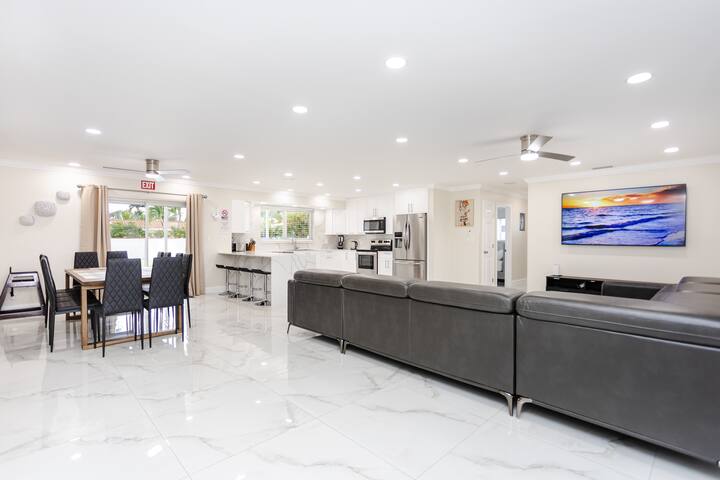 Amazing 5BR/3BA Villa Heated Pool near Hard Rock gallery image 4