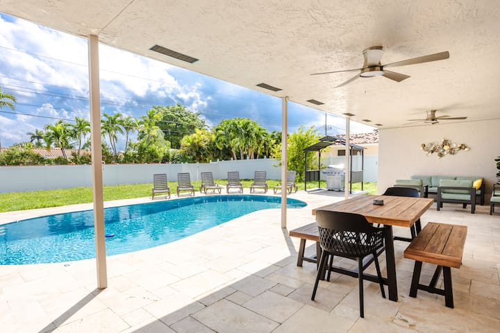 Amazing 5BR/3BA Villa Heated Pool near Hard Rock gallery image 2