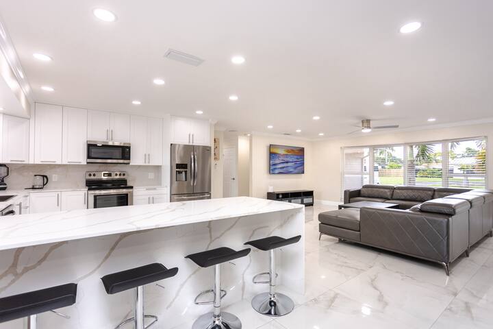 Amazing 5BR/3BA Villa Heated Pool near Hard Rock gallery image 5