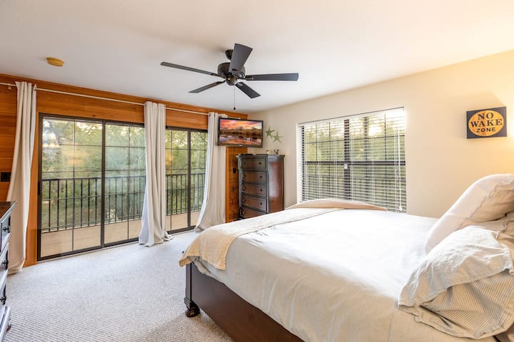 Master Bedroom with direct views of the Santa Fe River