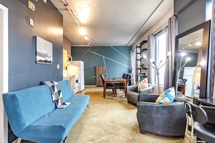 Industrial-style Cityscape 1 Bedroom Loft - Edmonton