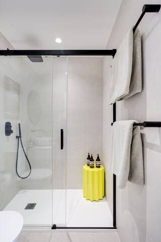 Soho Loft Cascais – Stylish Home in Downtown gallery image 5