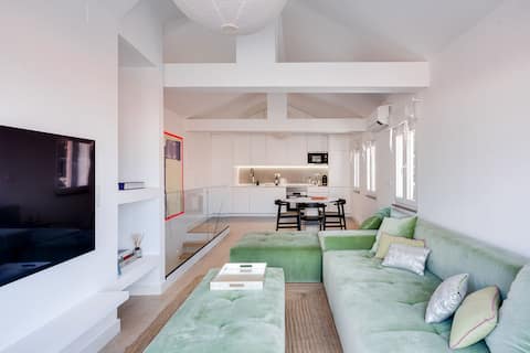 Popular Airbnb listing: Soho Loft Cascais - Stylish Home in Downtown in União Das Freguesias De Cascais E Estoril